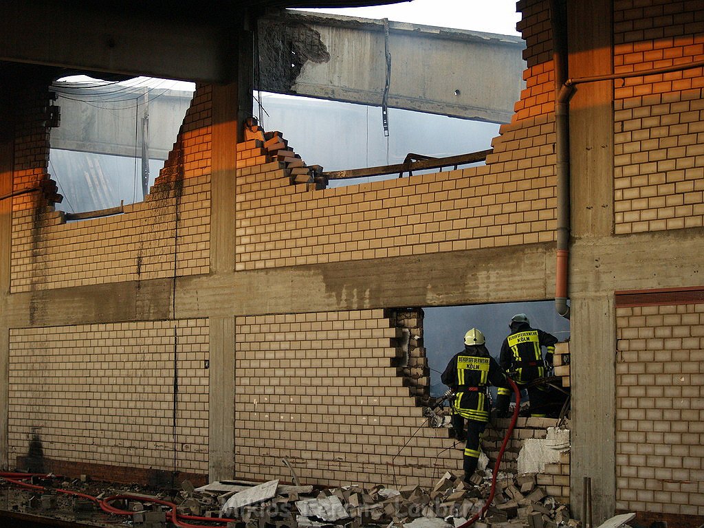 Grossbrand Halle auf dem Grossmarkt Koeln P824.JPG